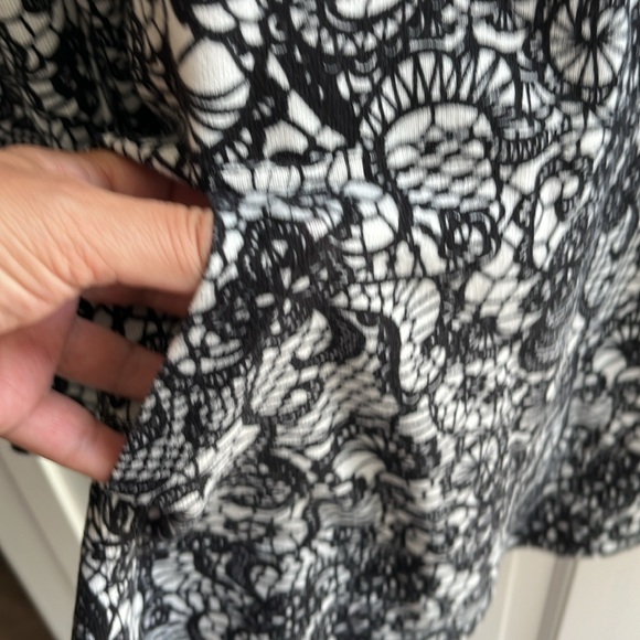 Lularoe xl pull over with front pocket - Picture 2 of 7